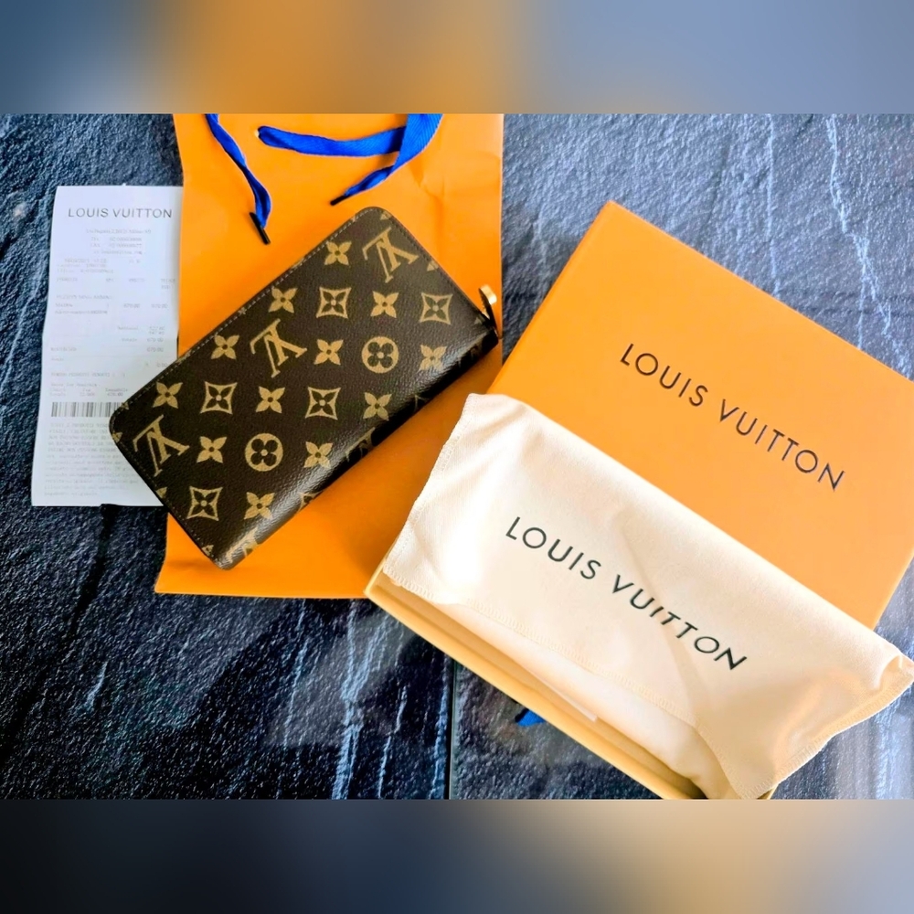 Louis Vuitton Monogram Zippy Wallet